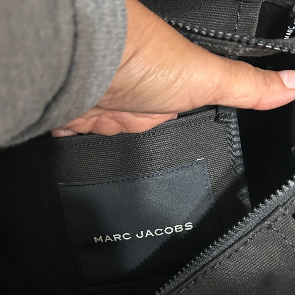 Marc Jacobs Black and White Messenger Bag - Picture 4 of 7